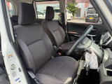運転席シート廻りは使用感も少なく、良好な状態となっています。前オーナー様が丁寧に使っていたことがよくわかりますね。