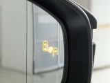 BSM(ブラインドスポットモニター)】・・・隣の車線を走る車両をレーダーで感知。車両を感知するとドアミラーに搭載されたLEDインジケーターが点灯。
