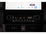 【エアコン】 各操作スイッチなども使いやすい位置に配置されています。