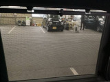 【ロールサンシェード】同乗者へのおもてなし。強い日差しを遮りつつ、外の景色も程よく楽しめるメッシュ素材が優秀です。家族や大切な人を日焼けや暑さから守る、優しい装備です。