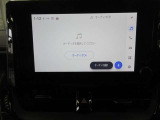 10.5インチディスプレイオーデイオ(AM/FMチューナー・Biuetooth・USB入力)+ナビが付いています。
