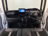 【前方視界】開放的な前方視界!運転がしやすく疲れにくいです♪窓が大きく、見通しがとっても良いおクルマですよ♪