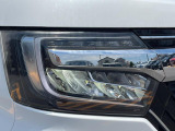 【LEDヘッドライト】悪天候や夜間走行時も良好な視界を確保し安心して運転できる高輝度LEDヘッドライトを装備!点灯速度が早く、消費電力も抑えられています。