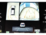 バックギアに入れるとバックカメラの映像がナビに映ります。障害物までの距離もわかりやすいです。
