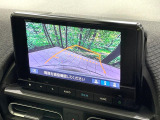 【バックカメラ】駐車時に後方がリアルタイム映像で確認できます。大型商業施設や立体駐車場での駐車時や、夜間のバック時に大活躍!運転スキルに関わらず、今や必須となった装備のひとつです!