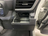 運転席と助手席には、回転式のインパネカップホルダーが装備されています。