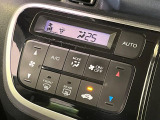 【オートエアコン】一度お好みの温度に設定すれば、車内の温度を検知し風量や温度を自動で調整。暑い&hellip;寒い&hellip;と何度もスイッチ操作をする必要はありません。快適な車内空間には必須の機能ですね♪