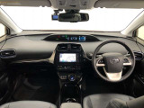 シンプルながら機能性あふれる運転席廻りです。視界性もよく、運転しやすいですよ。