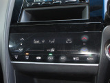 操作部に静電式タッチパネルを採用したフルオート・エアコンディショナー。Honda インターナビ同様、スマートフォン感覚の直感操作を実現しています。