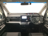 【前方視界】開放的な前方視界!運転がしやすく疲れにくいです♪窓が大きく、見通しがとっても良いおクルマですよ♪