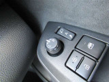 駐車時や狭い道でのすれ違い時に気を使うミラー。電動格納式ドアミラーはそんな時に便利です。