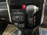 オートエアコン♪お好みの温度に設定するだけで車内を快適空間にしてくれますよ♪