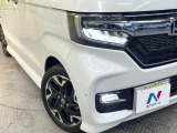 【LEDヘッドライト】悪天候や夜間走行時も良好な視界を確保し安心して運転できる高輝度LEDヘッドライトを装備!点灯速度が早く、消費電力も抑えられています。