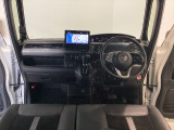 【前方視界】開放的な前方視界!運転がしやすく疲れにくいです♪窓が大きく、見通しがとっても良いおクルマですよ♪