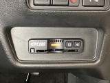 ハンドルの右下にETC2.0がついています。高速道路の料金所の通過も楽々です!。カードの取り出しもしやすい場所についています。