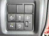 クリアランスソナー付き。ピッピッピとブザーでお知らせ!曲がり角や壁際に駐車する時に便利ですね♪