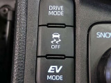 VSC(滑りやすい路面での横滑りを抑え車両の安定性を保つための機能)搭載ですが、雪道などから脱出する時はOFFすると脱出しやすくなる場合があります