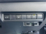 【パワーバックドア】スマートキーや運転席のボタンを押すだけでリアゲートが自動で開閉します!荷物を持っている時や、高い位置にあるバックドアを閉める際に便利な機能です♪