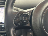 運転中、オーディオの操作をしてて、ハッとしたことはありませんか?ステアリングスイッチは、運転中でもハンドルでオーディオの操作が可能です。安全なドライブをサポートします。