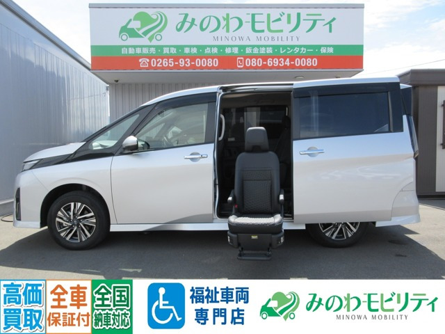 セレナ 2.0 ハイウェイスターV セカンドスライドアップシート 4WD