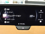 ブラインド操作でオーディオやナビゲーションを、一元操作できる【マツダコネクト】を搭載。視認性や操作性に優れた、コマンダーコントロールがついてます。