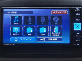 純正ナビを装備。タッチパネル式で使いやすく、お出かけもラクラクです。