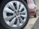 ●純正ホイール:輸入車ならではの卓越した走りを支えるホイールと足回りです!日本車の走りに慣れている方にもぜひ体感して頂きたいほど、高いレベルでまとまっています!
