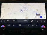 充実のオーディオ&ビジュアル機能にセンター通信型コネクティッドナビと車載ナビ機能も搭載。詳細は販売店スタッフまでおたずねください。