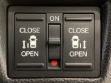 【両側パワースライドドア】両側がパワースライドドアになっており、運転席のスイッチやスマートキーでも開閉が可能です!開口部も広いので乗り降りも楽々♪