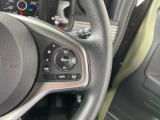 【ハンドル】にぎりやすいグリップで長時間のドライブでも疲れにくく、肩こりなどの疲労軽減にもつながります。