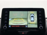 車の全周囲の画像が表示されます。運転席から見づらい個所なども、上空から見たような映像で確認できます。映像のきりかえも出来、後方確認だけでなく大変便利な機能です。