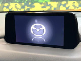 【マツダコネクトナビ】車内の雰囲気にマッチした一体型タイプのナビ。各種車輌設定やBluetooth再生等、様々な機能が楽しめます。直感的なダイヤル操作が可能で、使い勝手も良好です。