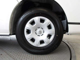 タイヤサイズは195/80R15です