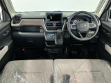 【インパネ】運転のしやすさを最優先に設計された見晴らしの良いフロントビュー。車両間隔が掴みやすく狭い道でも安心♪「安全」と「品質」を最優先に、安心してお乗りいただけるクルマを提供いたします。