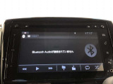 Bluetooth(ブルートゥース)接続機能付き。 スマートホンなどからお気に入りの音楽をワイヤレス再生できます。 ドライブがさらに楽しくなりますね♪