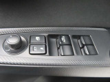 運転席のパワーウインドースイッチ部です。よく触れる場所だからこそ、使用状態があらわれますよね。ぜひこうした所もチェックしてください。