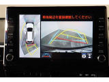 パノラミックビューモニター付きです。車両を上から見たような映像をディスプレイオーディオ画面に表示。運転席からの目視だけでは見にくい、車両周辺の状況をリアルタイムでしっかり確認できます。