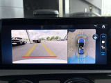 360&deg;カメラシステムを装備。車両周囲を確認しやすく、駐車時の安心感を高めます。