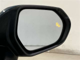 ウインカーミラーにはBSM(ブラインドスポットモニター)を搭載。隣を走る車両が死角に入るとLEDインジケーターを点灯。また、ウィンカーを出すとインジケーターも光って点滅!注意を促してくれます