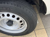※夏タイヤ新品納車※新品タイヤで納車いたします♪溝が少ないままだとスリップしたりブレーキ時の制動距離が長くなってしまいます。交換までまだまだ余裕があるのは経済的にも助かります