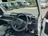 私どもはダイハツ正規ディーラー店舗となります。メーカー保証はもちろん中古車保証も全国最寄りのダイハツ正規ディーラーにてご利用いただけます(一部除く)
