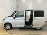 片側パワースライドドア付きだから、狭い駐車スペースなどでの 乗り降りラクラク!小さなお子さまのいるご家庭には嬉しい装備。