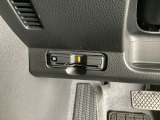 駐車や出庫時に障害物が接近するとお知らせしてくれるパーキングセンサーシステムつき。