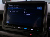 CD、DVD、Bluetooth、AM、FM、AUX、スマートフォン接続ができます。