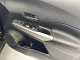 【パワーウインドウ】運転席のスイッチで、各席の窓ガラスの開閉ができます!あると便利ですよね!