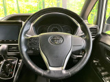 【純正革巻きステアリング】上質な革を使用することで、手にしっかり馴染みとても運転しやすいハンドルです♪