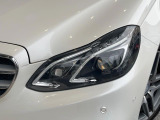●LEDヘッドライト:夜間走行時も良好な視界を確保し安心して運転できる高輝度LEDヘッドライトを装備!点灯速度が早く、消費電力も抑えられています。