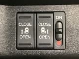 【両側パワースライドドア】両側がパワースライドドアになっており、運転席のスイッチやスマートキーでも開閉が可能です!開口部も広いので乗り降りも楽々♪