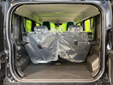 積み下ろしのしやすいデッキにはたっぷりと荷物を積み込んでいただけます。遊びから仕事まで、様々なシーンで頼れます♪