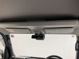納車前にご案内しますボディーコーティングを施工する事をお勧めします。理由1納車時ピカピカ、2洗車も楽々だし雨で多少の汚れも無くなります、3運転してて気持ちがよいetc.